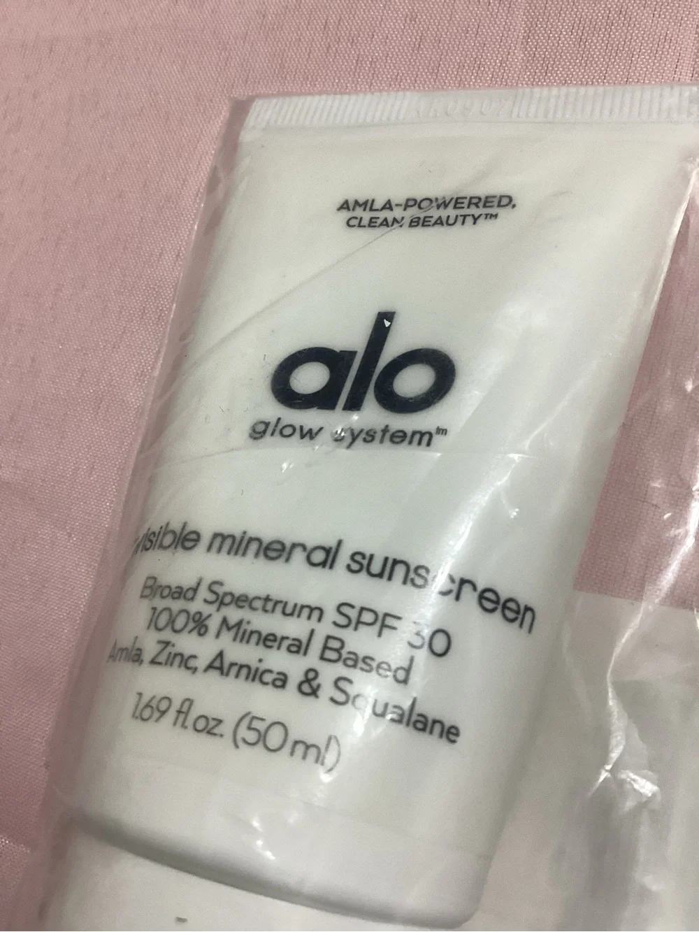 alo glow system Invisible Mineral Sunscreen + Daily SPF Face Moisturizer - White